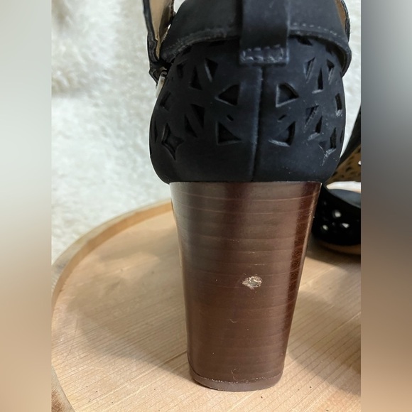 Franco Sarto Black Lace Block Heel Velvety Size 9 - Picture 4 of 9